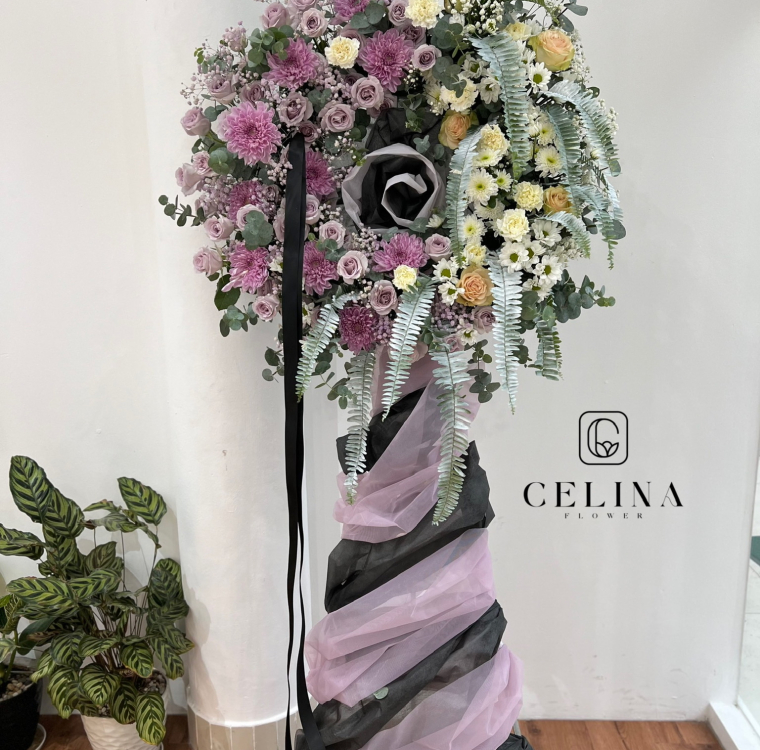 Kệ hoa chia buồn tone tím